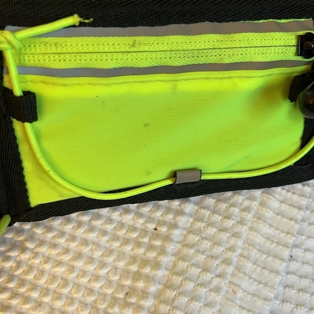 AiRun tech Fanny pack with water bottle holder. Unisex - Picture 3 of 6